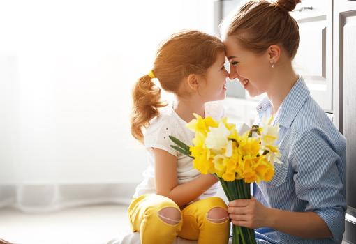 Festa della Mamma - cosa regalarle per renderla felice?