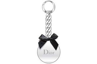 Acquista Dior  - Fino al 31 Dicembre in regalo l'Appendi Borsa